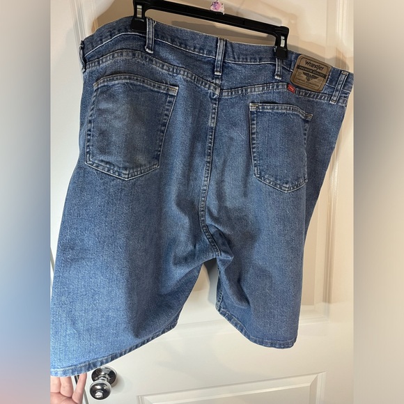 Wrangler Men’s Relaxed Fit American Stonewashed Premium Quality Jean Shorts Sz46 - Picture 6 of 12